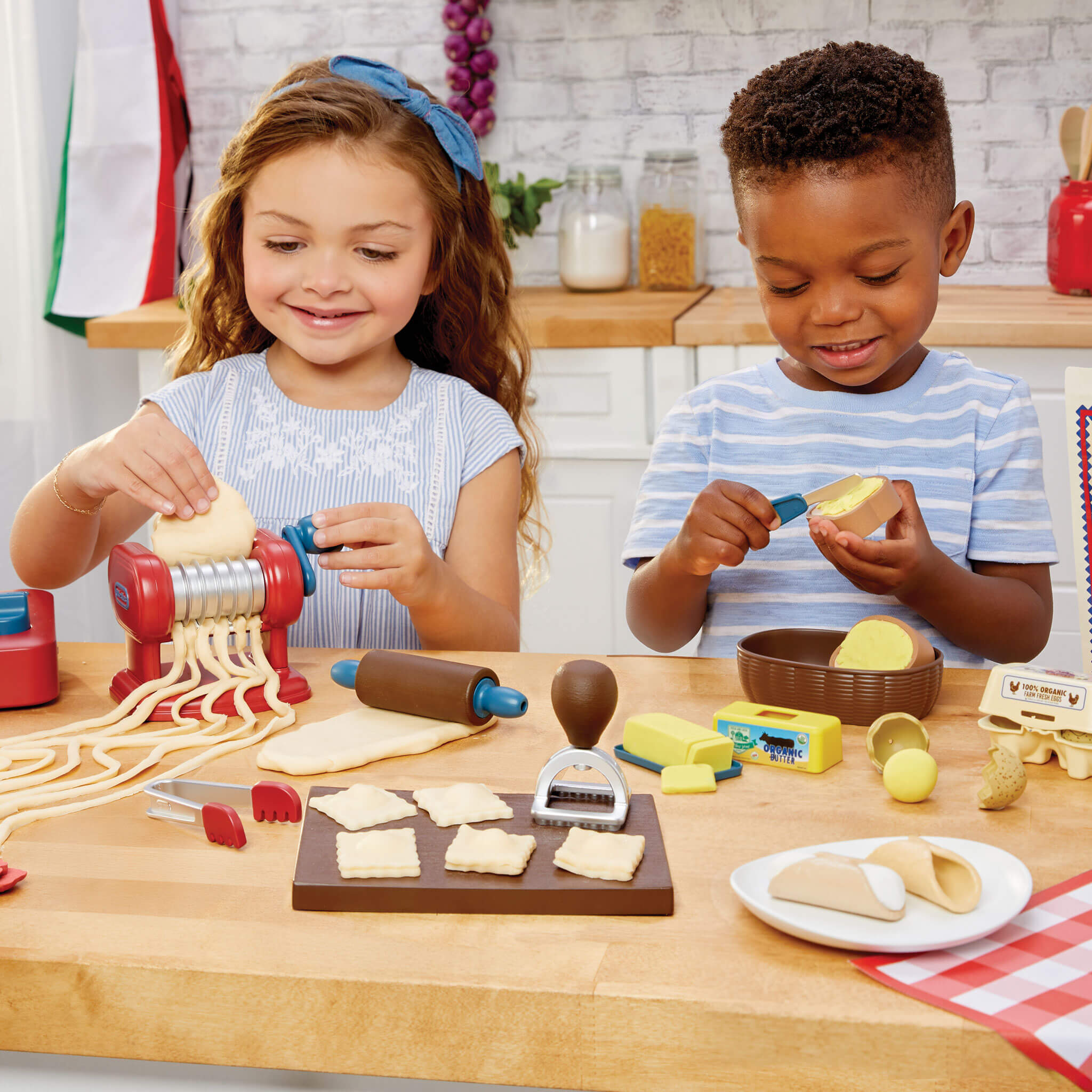 Creative Chefs™ Italian Restaurant Kit - Creative Chefs Italian Restaurant Kit Designed for Pretend Pasta Making and Restaurant Role Play