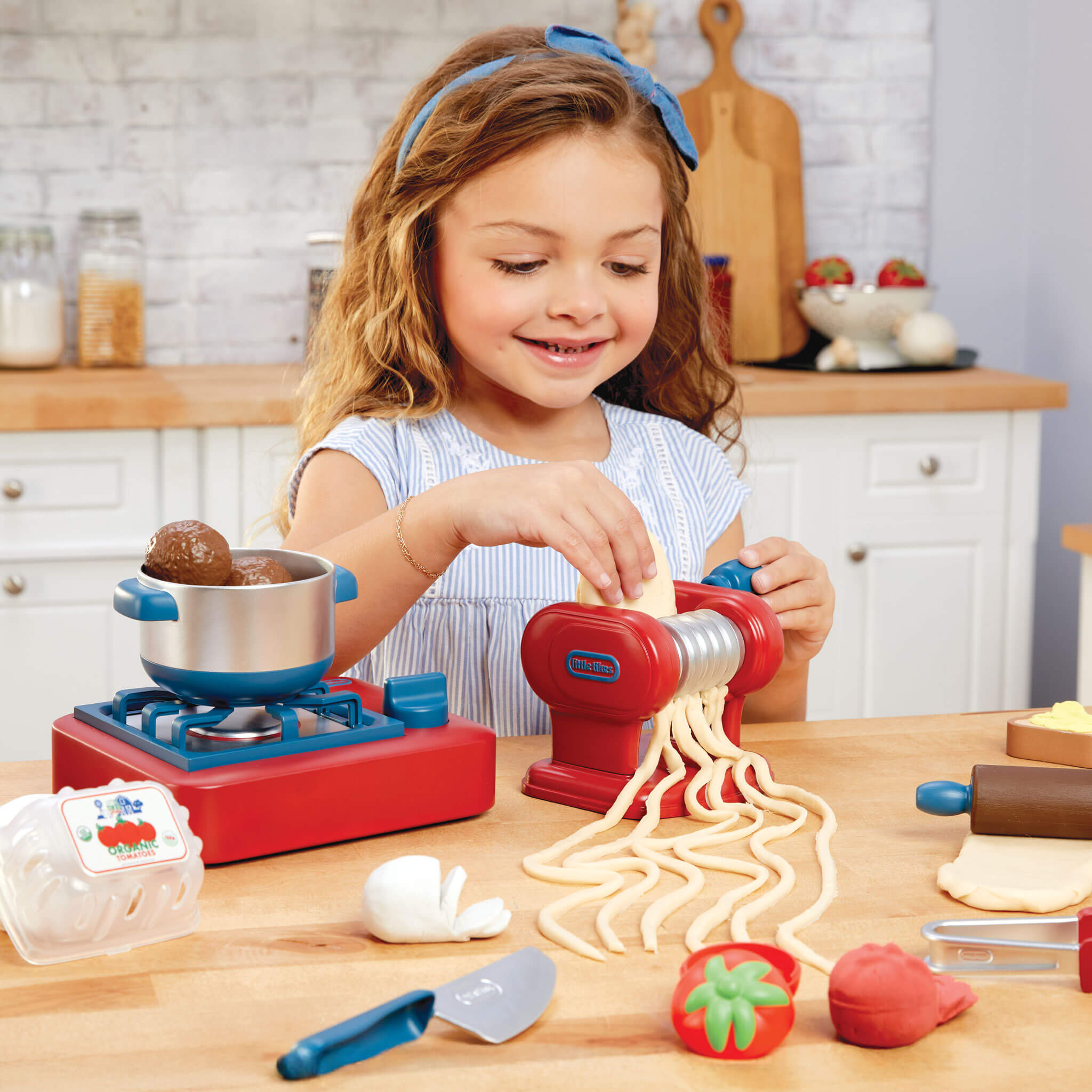 Creative Chefs™ Italian Restaurant Kit - Creative Chefs Italian Restaurant Kit Designed for Pretend Pasta Making and Restaurant Role Play