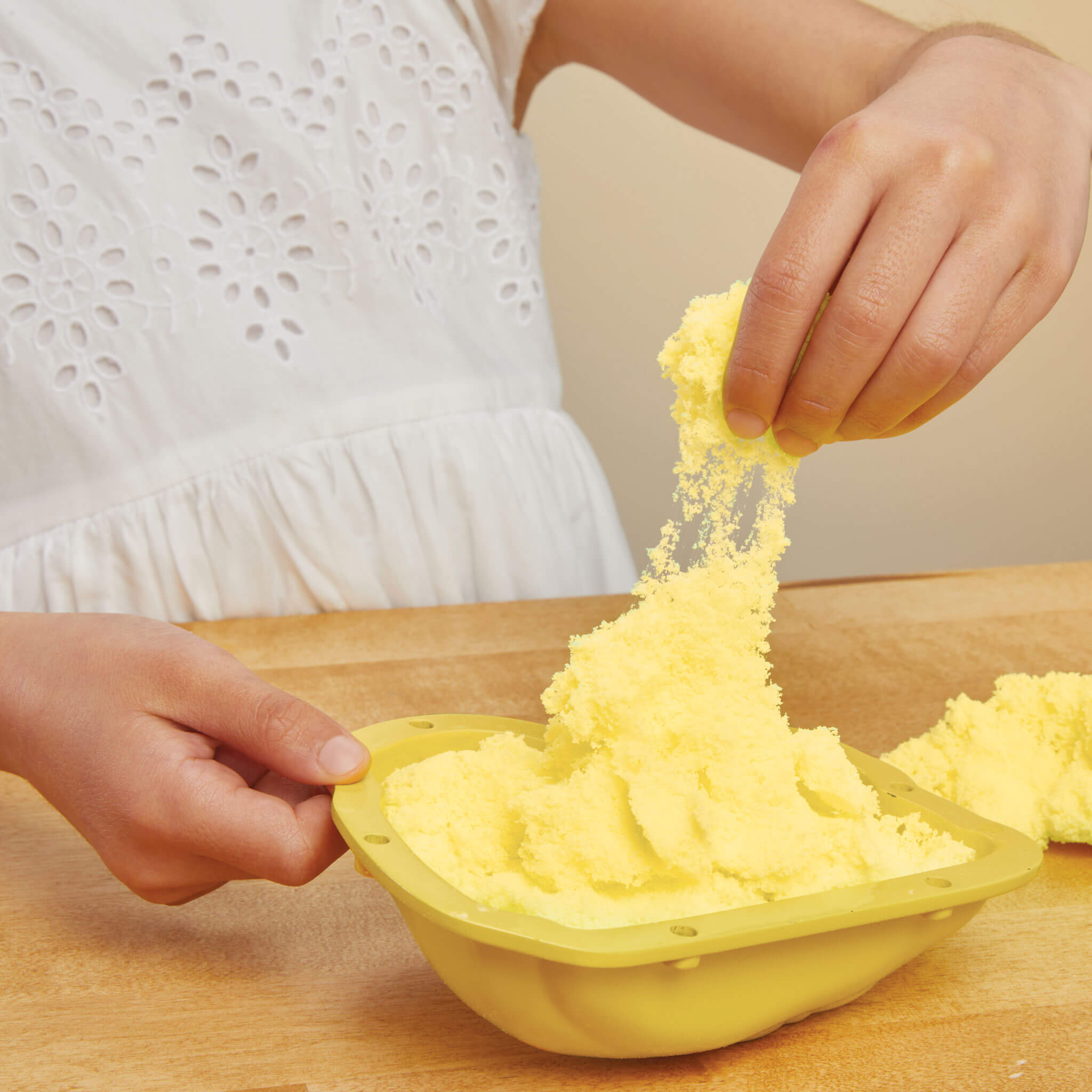 Creative Chefs™ Bluey - Duck Cake Kit - Creative Chefs Bluey Duck Cake Kit Designed for Creative Dessert Role Play