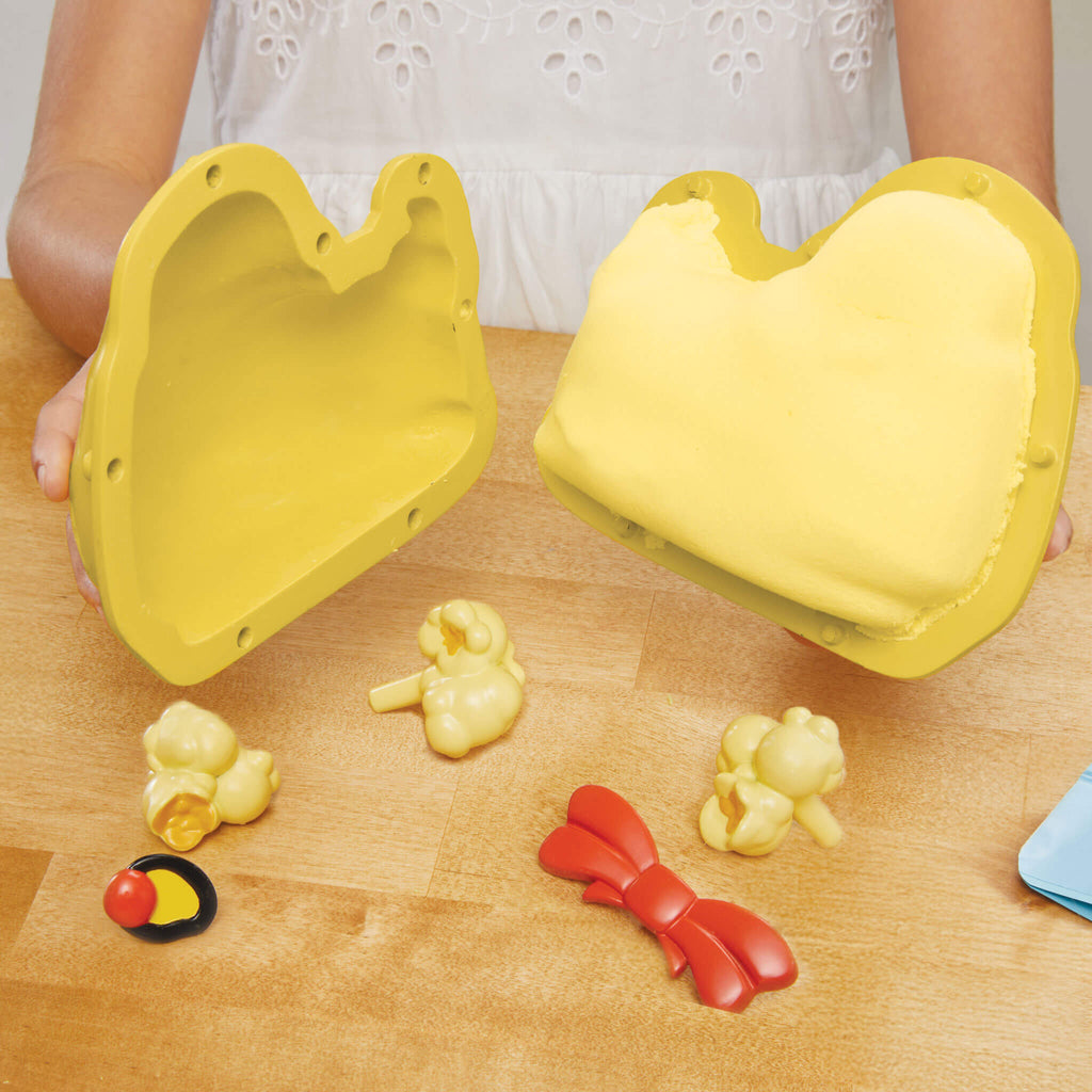 Creative Chefs™ Bluey - Duck Cake Kit - Creative Chefs Bluey Duck Cake Kit Designed for Creative Dessert Role Play
